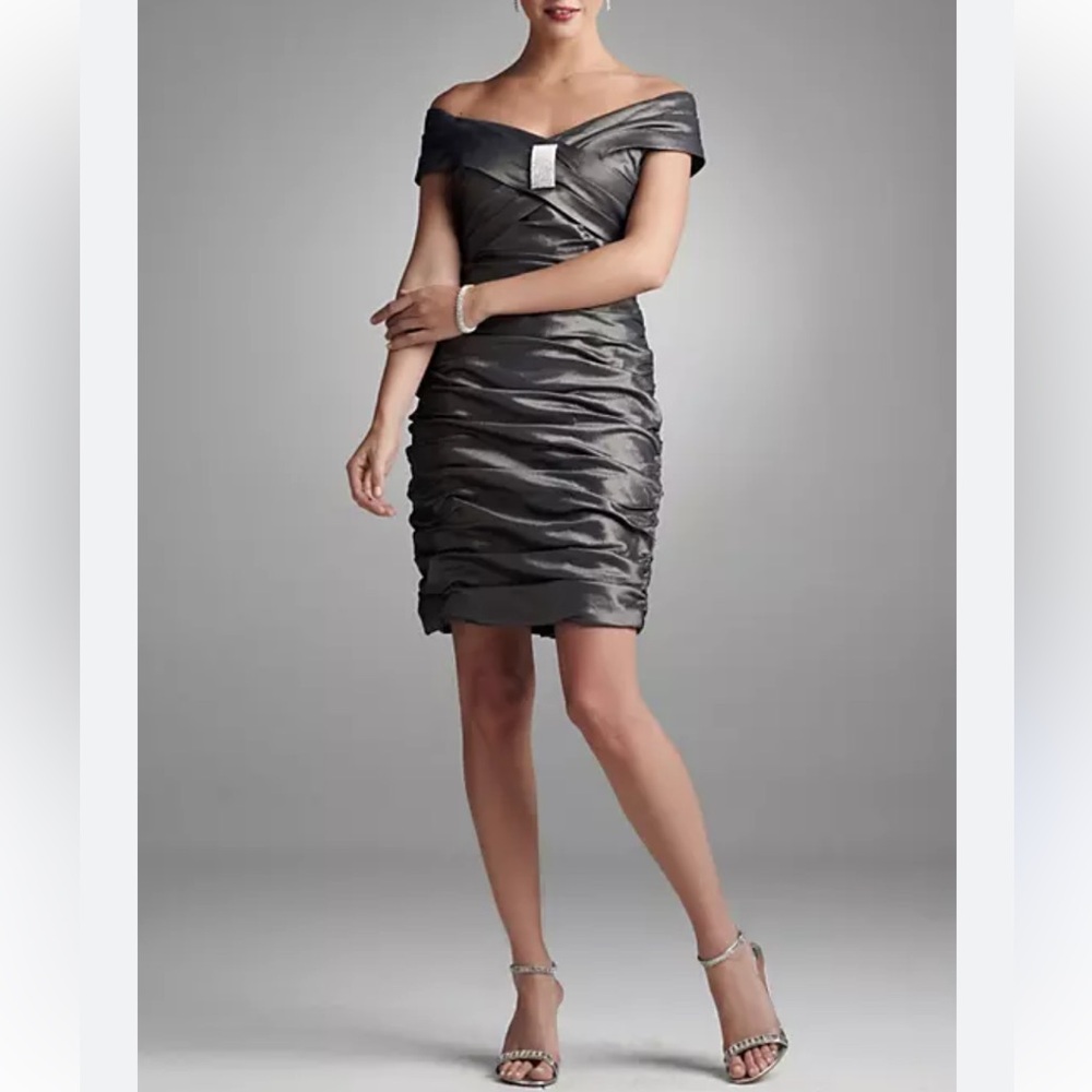 Oui Metallic Fitted Dress With Ruched Knot Side Champagne main image 1